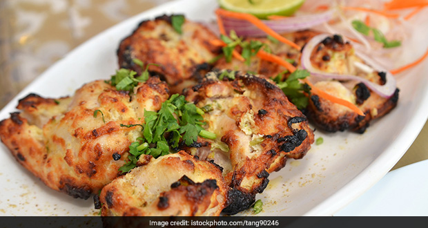 New Year 2022: Make Creamy And Cheesy Chicken Malai Kebab For Weekend Celebrations (Watch Video)